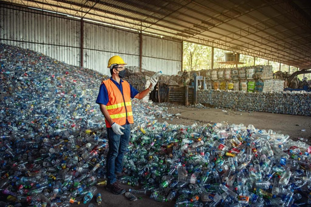 Personal capacitado en manejo de residuos y material de reciclaje - Rimmex